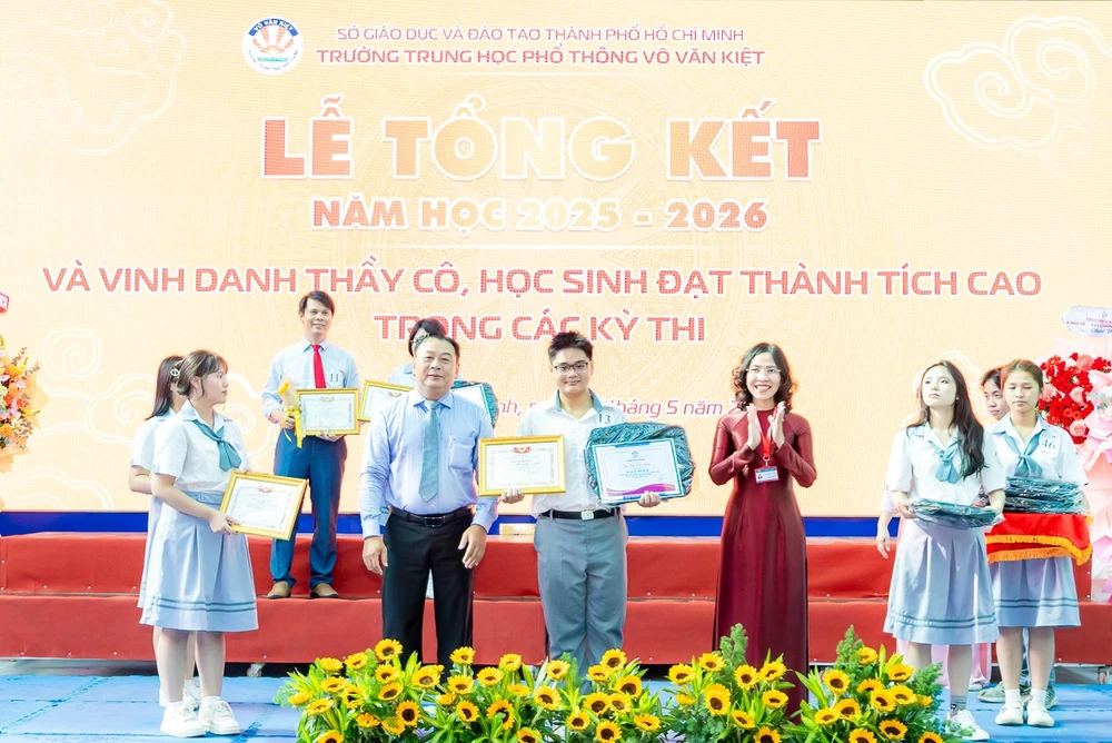 hoc-sinh-gioi-1.jpg