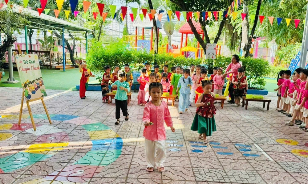 giữ trẻ trong hè
