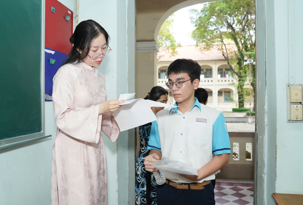 KY-THI-TOT-NGHIEP-THPY-8.jpg