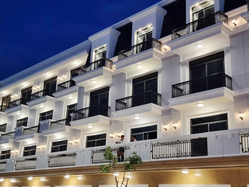 Bình Sơn Ocean Park bàn giao shophouse đầu tiên cho khách hàng.jpg