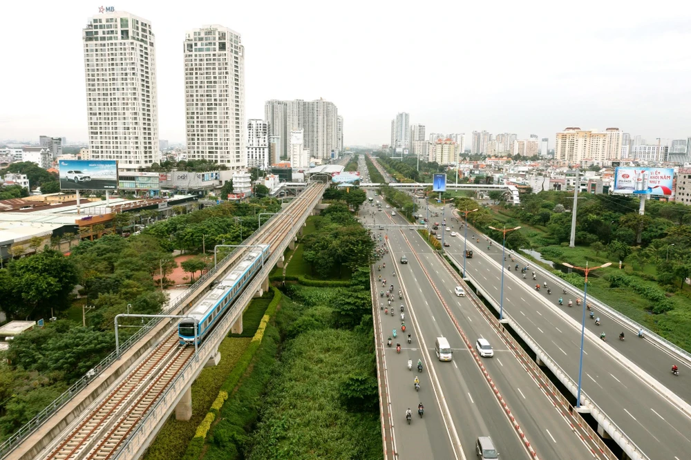Việc đẩy mạnh quy hoạch các tuyến metro cùng loạt công trình giao thông trọng điểm đang tạo đà cho bất động sản khu Đông TP.HCM phát triển.jpg