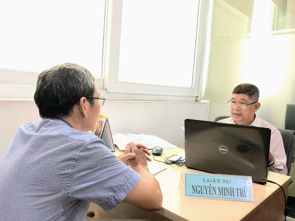 luat su Nguyen-Minh-Tri.jpg