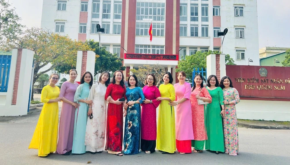 ao-dai-chi-ngoc-thuy.jpeg