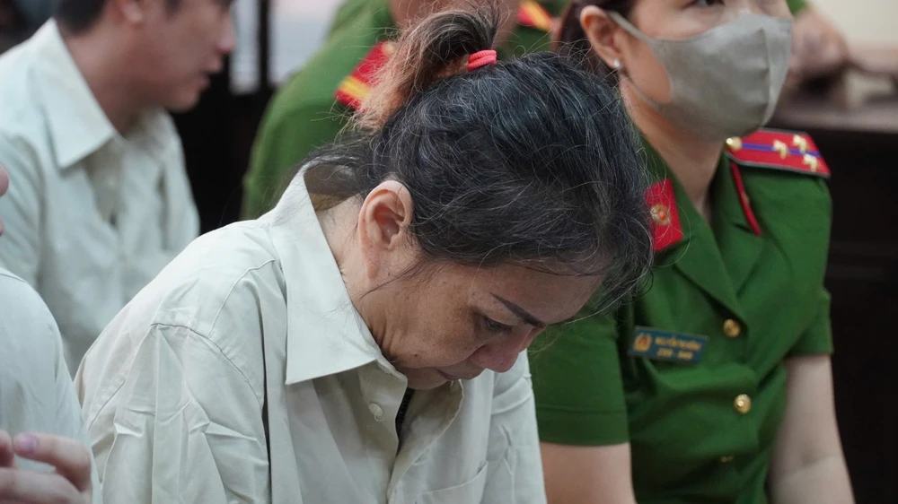 Bị cáo Trịnh Thị Hòa bị xử phạt 9 năm 6 tháng tù giam về tội mua bán trái phép chất ma túy. Ảnh: NGUYỄN TIẾN