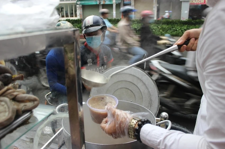 cháo lòng xe đẩy