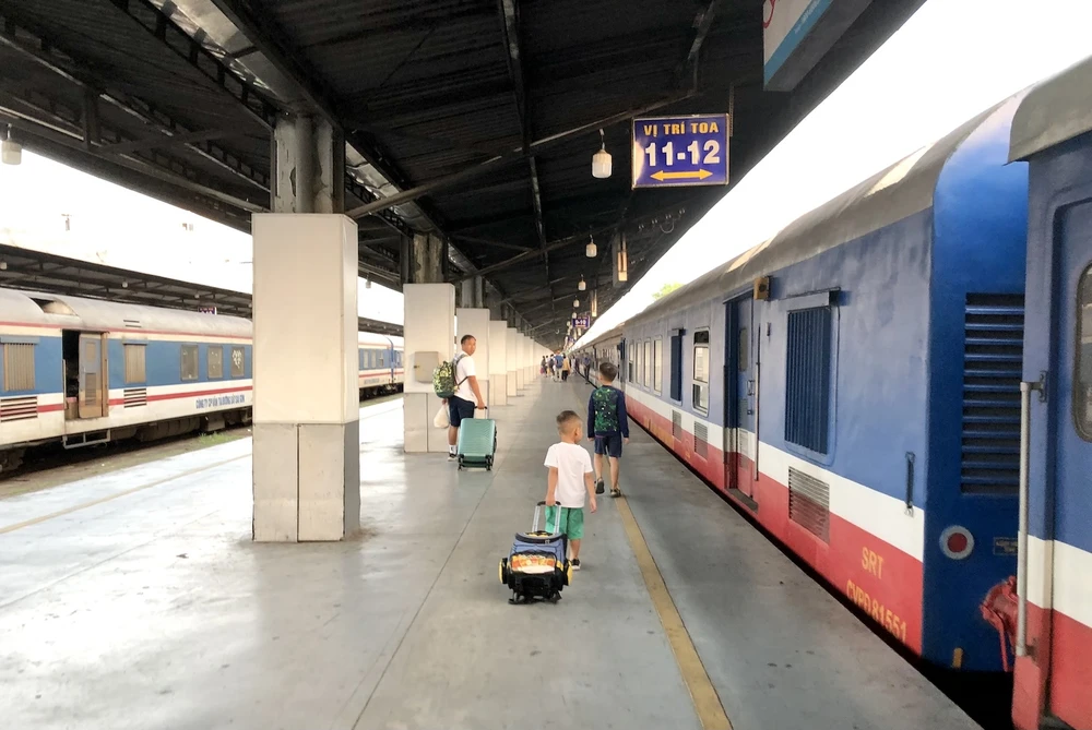 Pháp luật quy định trẻ em trên 10 tuổi được phép đi tàu một mình mà không cần người lớn đi kèm. Ảnh minh họa/NGUYỄN CHÍNH