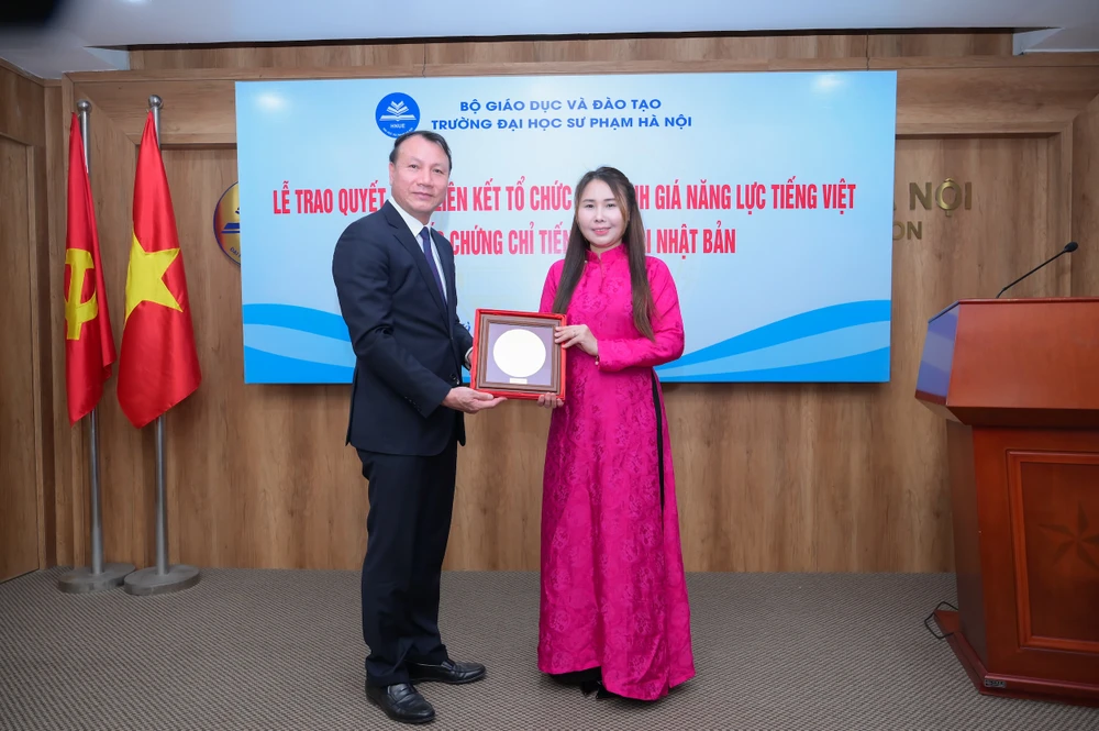 trao-quyet-dinh_danh-gia-nang-luc-tieng-viet.jpg