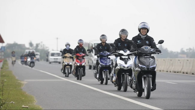 Phượt xe tay ga có thuận tiện khi không cần phải lên số, về số. 