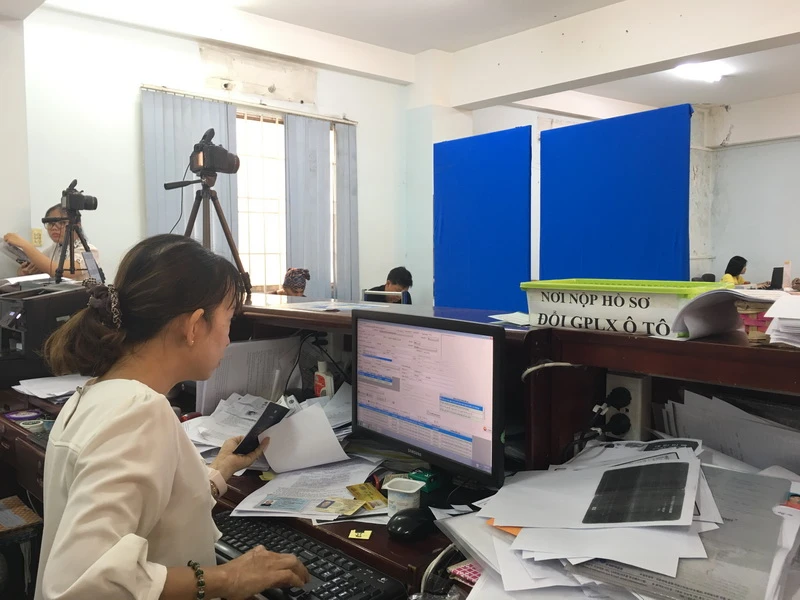 GPLX bằng giấy bìa vẫn có giá trị sau ngày 31-12-2020. 