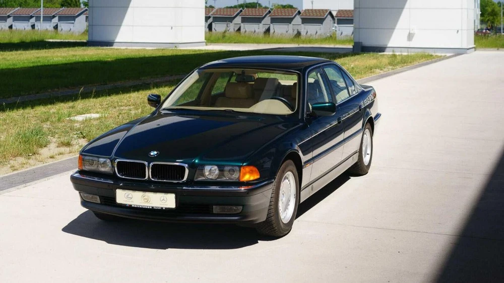 Các chi tiết trên xe BMW vẫn nhìn như mới.