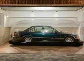 Xe sang BMW nằm trong bong bóng bơm hơi suốt hai thập kỷ 
