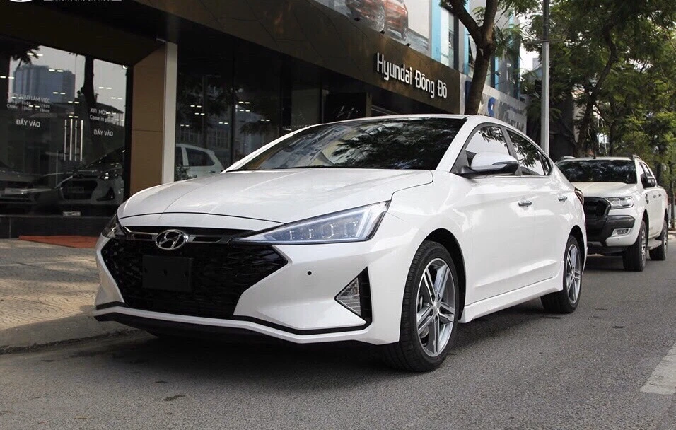 Hyundai Elantra giảm giá lên đến 20 triệu đồng.