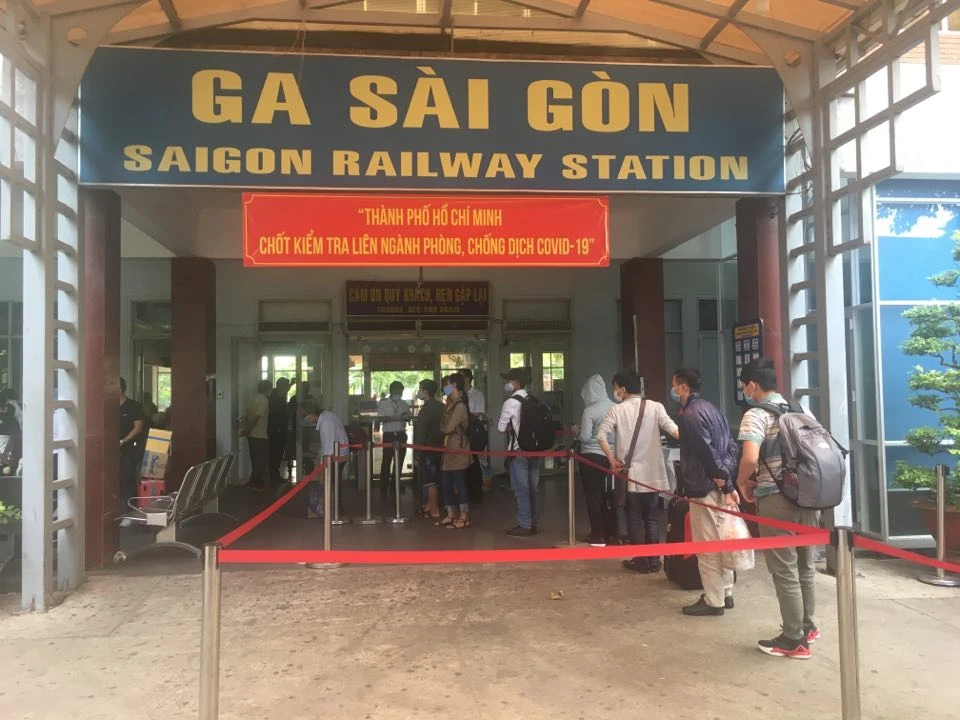 Các hành khách được lấy mẫu theo số thứ tự, ưu tiên người già và trẻ em.