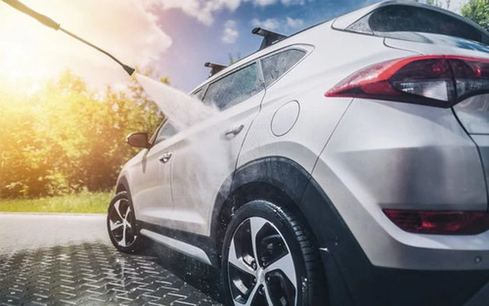 Lốp xe cũng là bộ phận cần được chăm sóc mùa nắng nóng. 