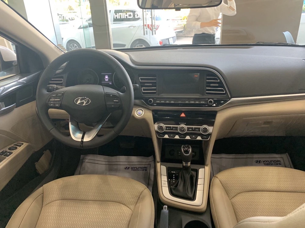 Nội thất Hyundai Elantra cũng không thua kém các đối thủ cạnh tranh.