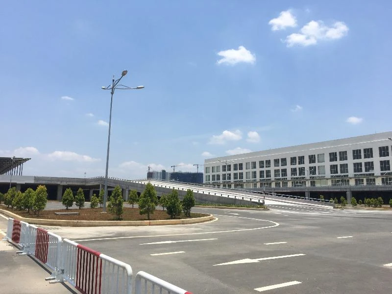 Các hạng mục nhà ga, chỗ đậu xe nhìn từ phía cổng C5 cũng đã hoàn thiện.