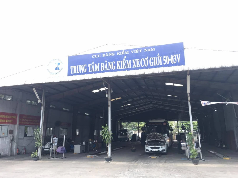 Mỗi ngày hai cơ sở chỉ có khoảng 100 xe ô tô đến đăng kiểm.