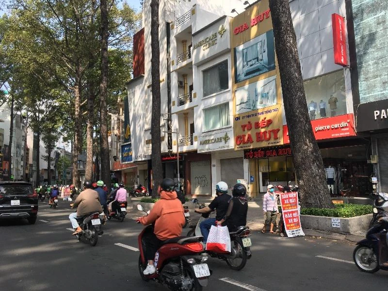 nguoi dan tphcm doi nang mua bao hiem