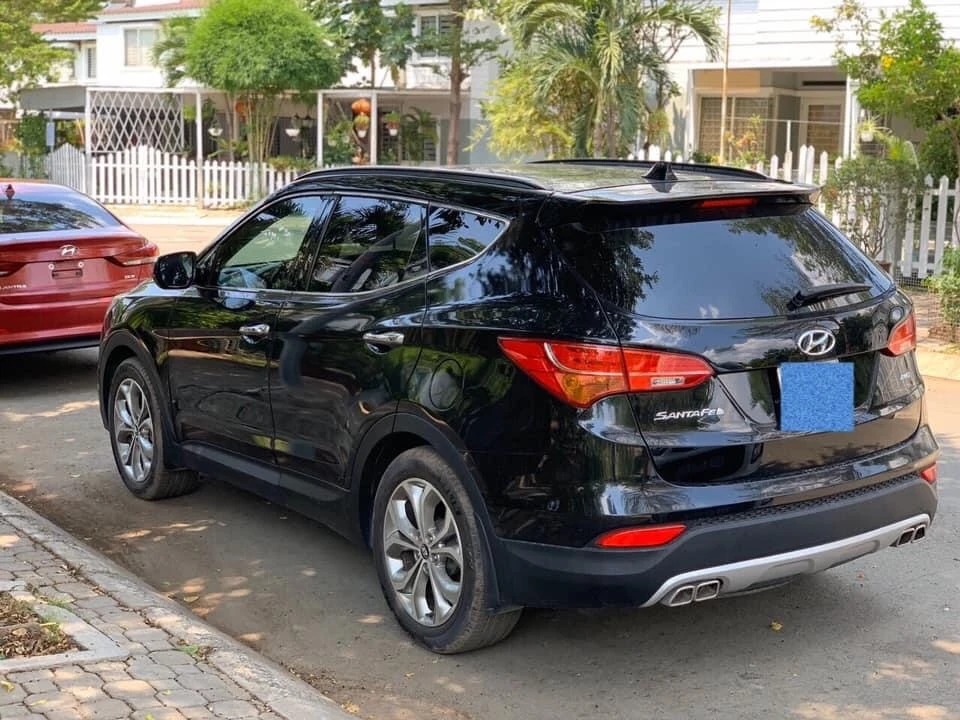 Chiếc Hyundai SantaFe được sản xuất năm 2013.