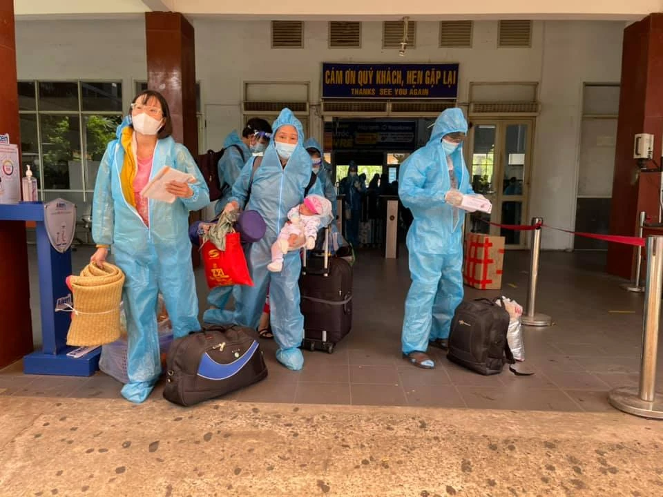 Chùm ảnh: Chuyến tàu tình nghĩa thứ 2 đưa người dân Quảng Trị về quê ảnh 3