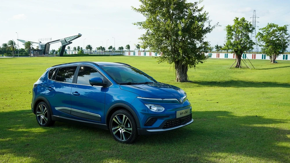 Mỗi giờ hệ thống điều hoà trên ô tô điện VF e34 tiêu tốn khoảng 2.000 đồng.