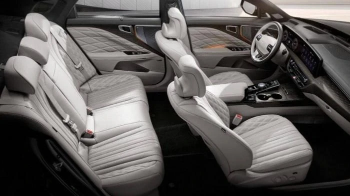 Nhà sản xuất đã dựa trên phân tích dữ liệu mua hàng của khách hàng trong một năm sau khi ra mắt. Ảnh: Kia