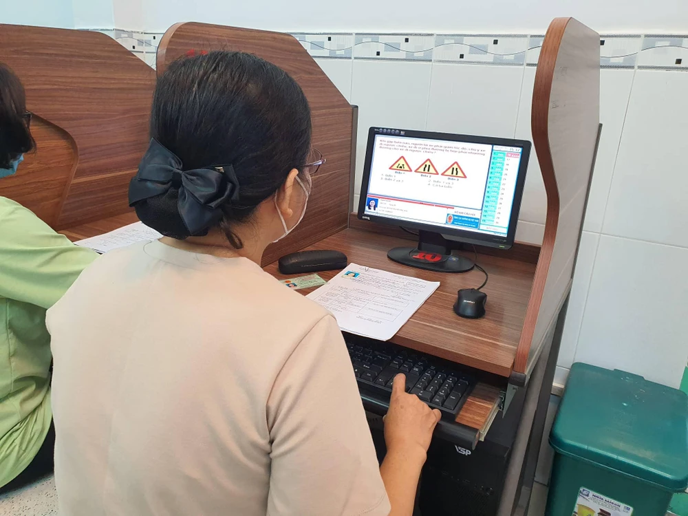 Học viên phải trải qua các phần thi gồm lý thuyết, mô phỏng và thực hành.