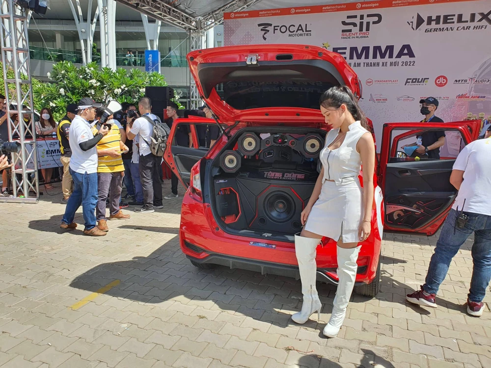 Cuộc thi cũng được đội ngũ trọng tài hùng hậu đến từ trong và ngoài nước đánh giá.