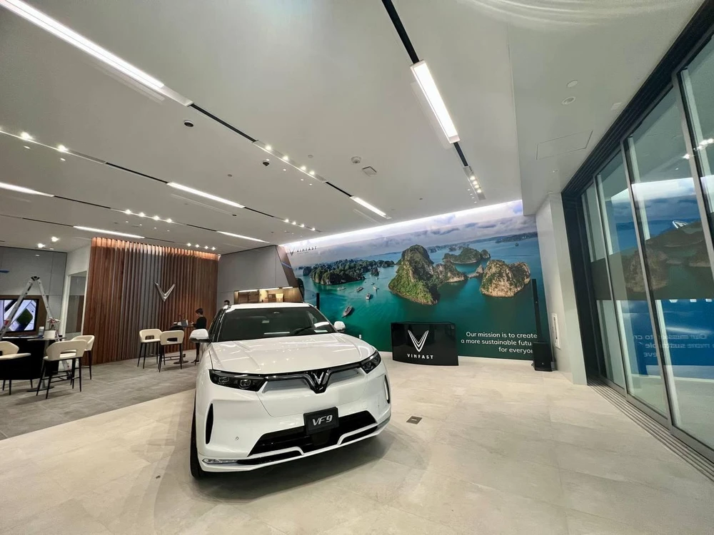Các cửa hàng sẽ là nơi trưng bày các mẫu xe điện của VinFast như VF 8, VF 9.