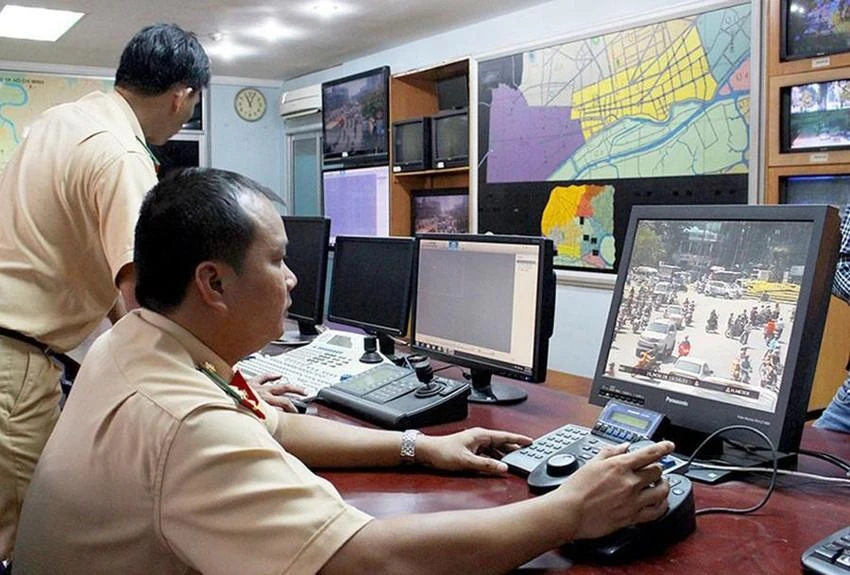 Nhiều chủ xe ngỡ ngàng vì xe không di chuyển cũng bị phạt nguội. Ảnh: LÊ THOA