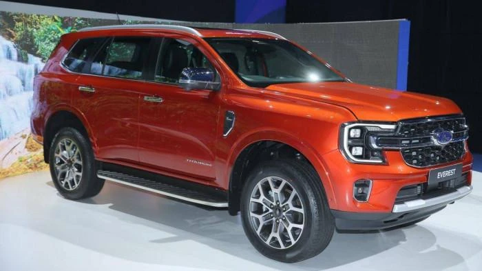 Khách hàng muốn mua Ford Everest phải chờ đợi.
