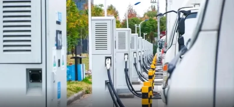 Bắc Kinh đề xuất xây dựng 700.000 cọc sạc vào năm 2025. Ảnh: CARNEWSCHINA Bắc Kinh đề xuất xây dựng 700.000 cọc sạc vào năm 2025. Ảnh: CARNEWSCHINA