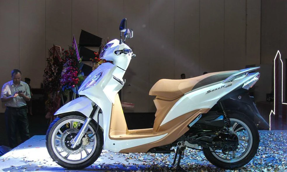 SYM Shark Mini 125 là đối thủ đáng gườm với Honda Vision.