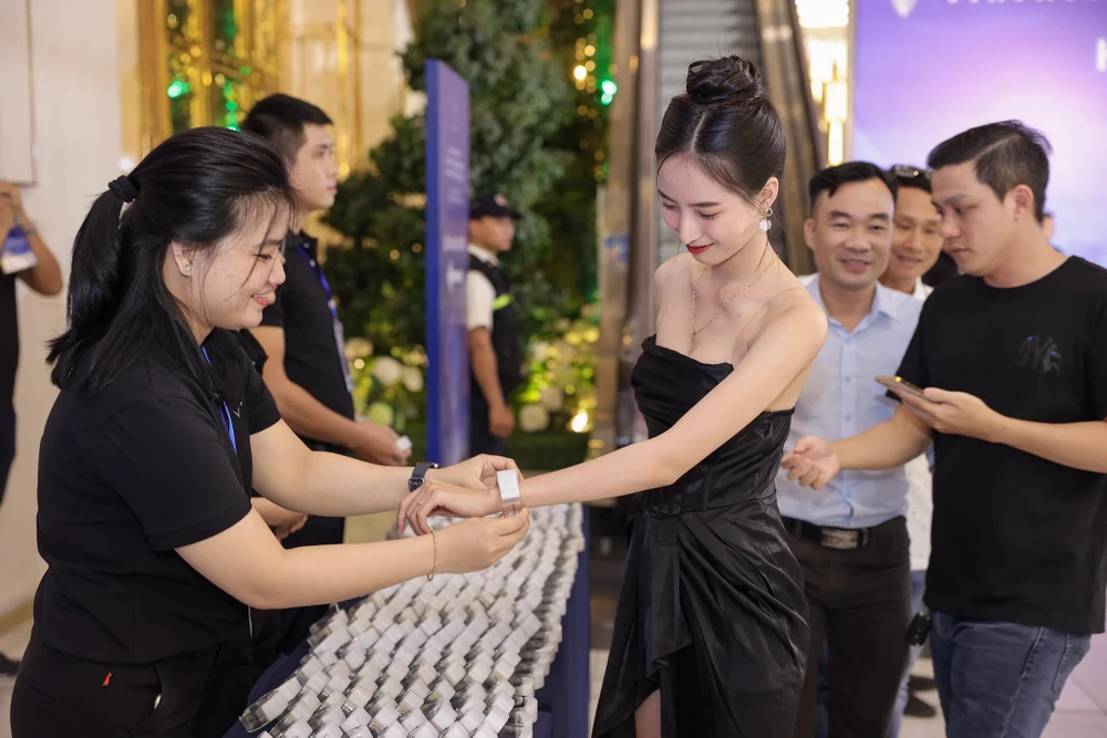 Top 100 thành viên giới thiệu được nhiều người tham gia Cộng đồng nhất sẽ được VinFast gửi tặng ngay một cặp vé VIP dành cho hai người.