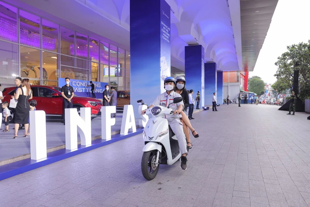 Người tham dự Đại nhạc hội cũng được trải nghiệm xe máy VinFast.