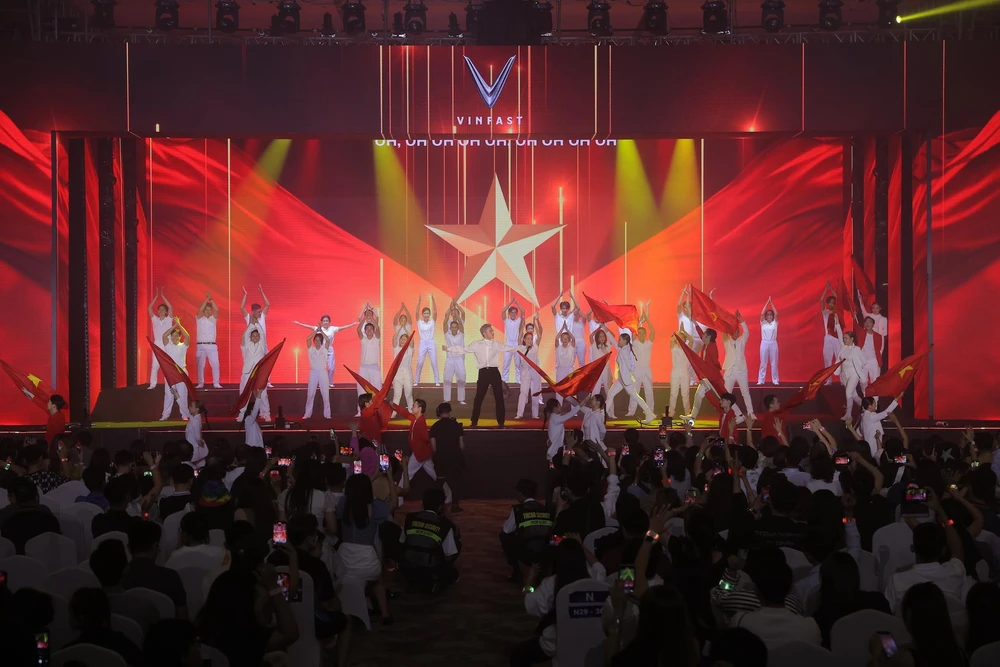 Chương trình với sự tham gia của các ngôi sao giải trí hàng đầu như Mỹ Tâm, Hồ Ngọc Hà, Sơn Tùng M-TP, Hoàng Thùy Linh, BinZ, Soobin Hoàng Sơn và ban nhạc Da LAB.