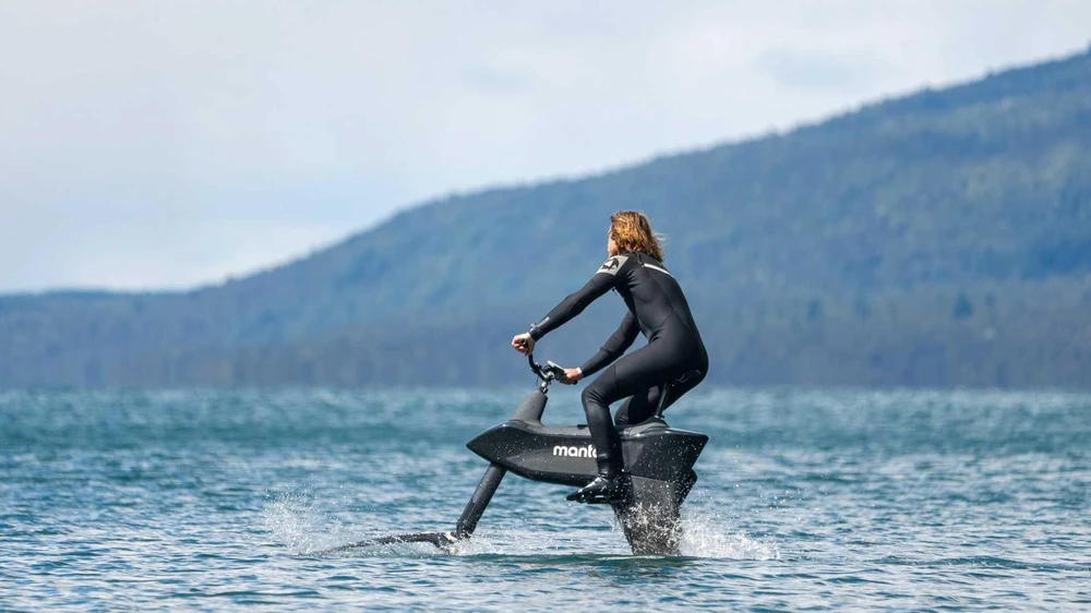 Chiếc xe điện chạy dưới nước sẽ được nhiều người dùng yêu thích. Ảnh: Motor1