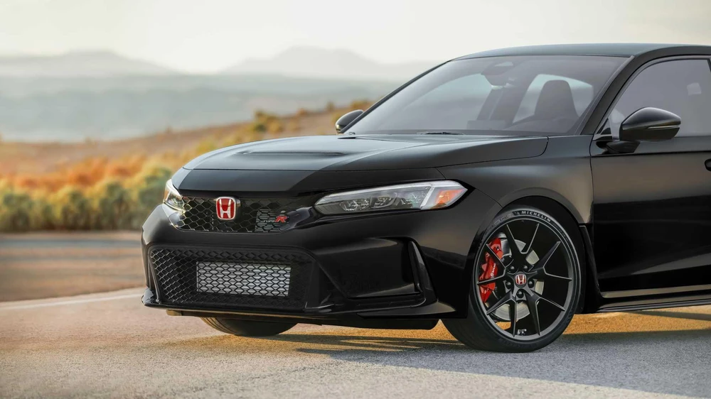 Tại Triển lãm ô tô Việt Nam 2023, Honda cũng mang mẫu xe Civic Type R để trưng bày. Ảnh: Autocar