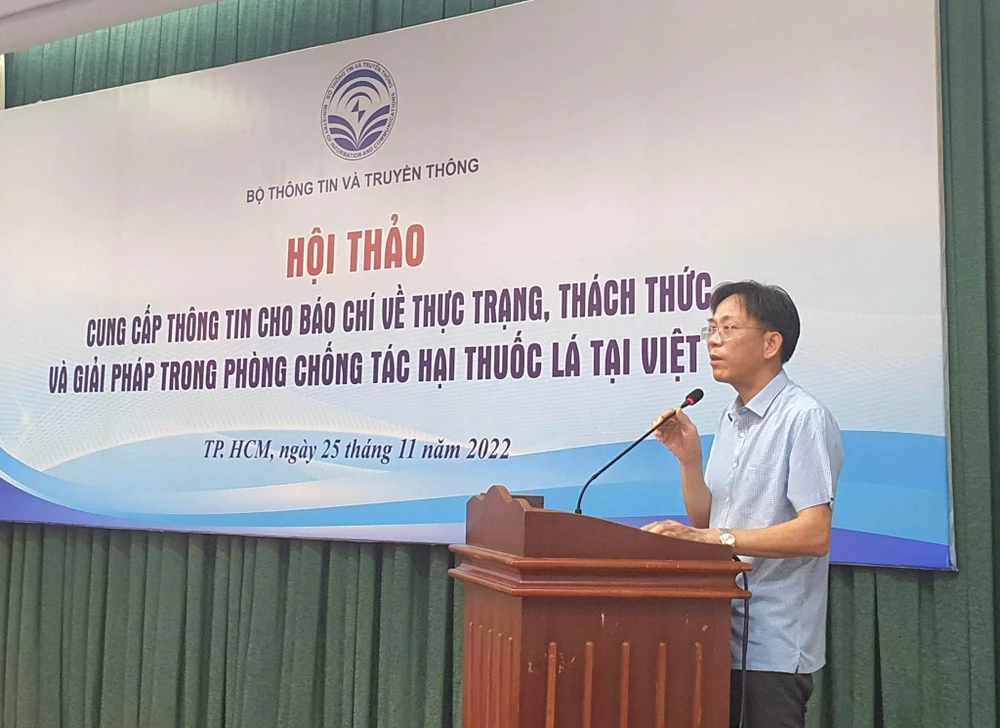 Ông Hồ Hồng Hải, Phó Vụ trưởng Vụ Pháp chế, Bộ Thông tin và Truyền thông phát biểu tại hội thảo. Ảnh: TN