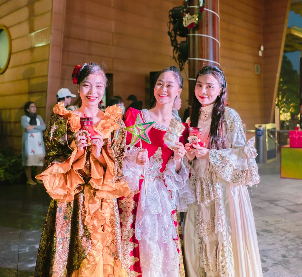 Vinpearl Nam Hội An sẽ mang đến mùa lễ hội retro giao thoa Á - Âu độc đáo, tái hiện một thương cảng quốc tế sầm uất với “đôi bờ” trải nghiệm tưng bừng.