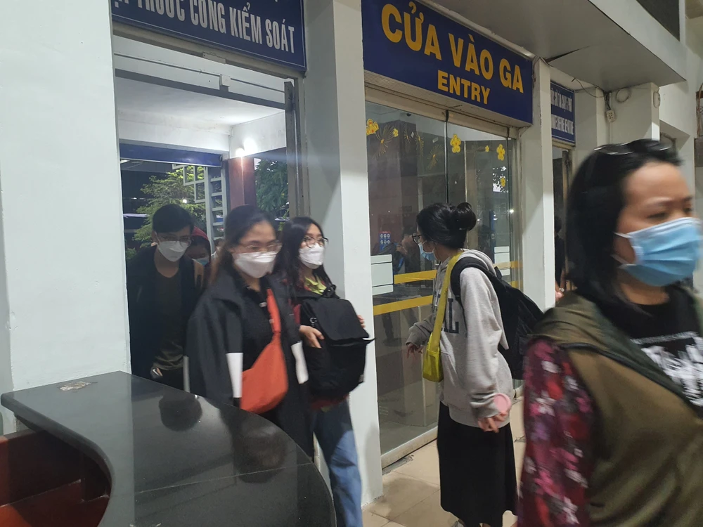 Chuyến tàu SE7 đã về đến ga Sài Gòn lúc 17 giờ 10.