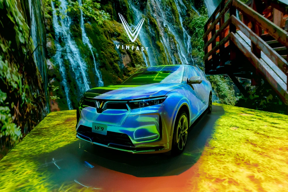 Bên cạnh việc triển lãm, khách hàng có thể trải nghiệm lái thử mẫu xe VF 9.