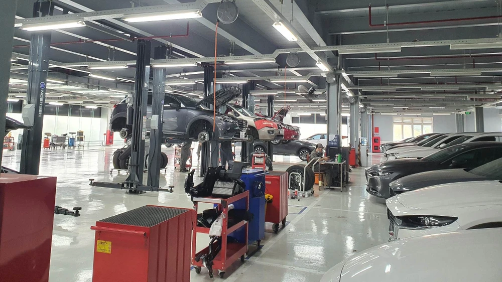 Cũng để tránh thời gian chờ đợi, chủ xe nên liên hệ các garage hoặc hãng xe trước khi đi bảo dưỡng. Ảnh: TN