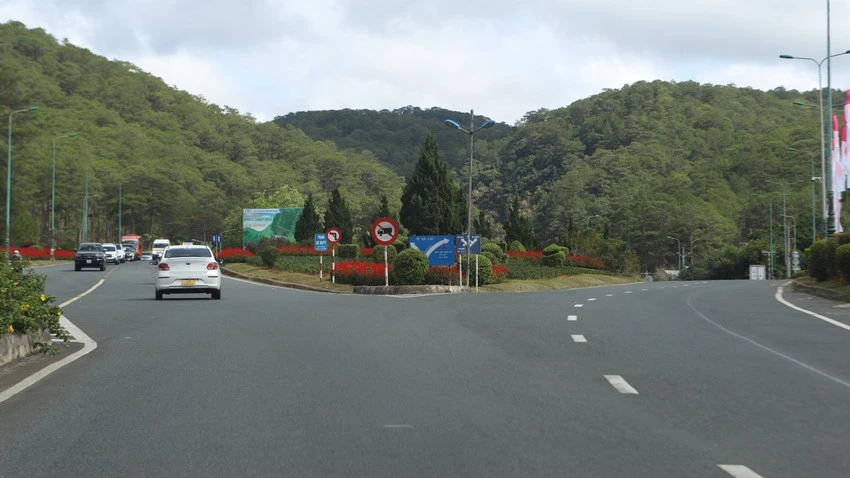 Từ hôm nay, đèo Prenn chính thức đóng để nâng cấp. Ảnh: VÕ TÙNG