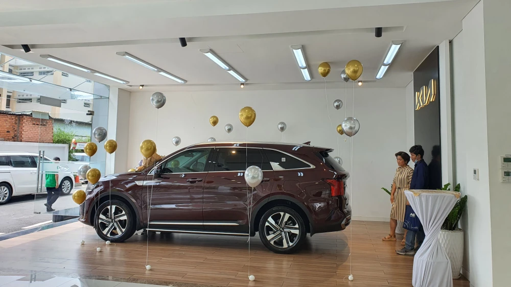 Các chuyên gia đề xuất cách cứu nguy cho thị trường ô tô năm 2023.