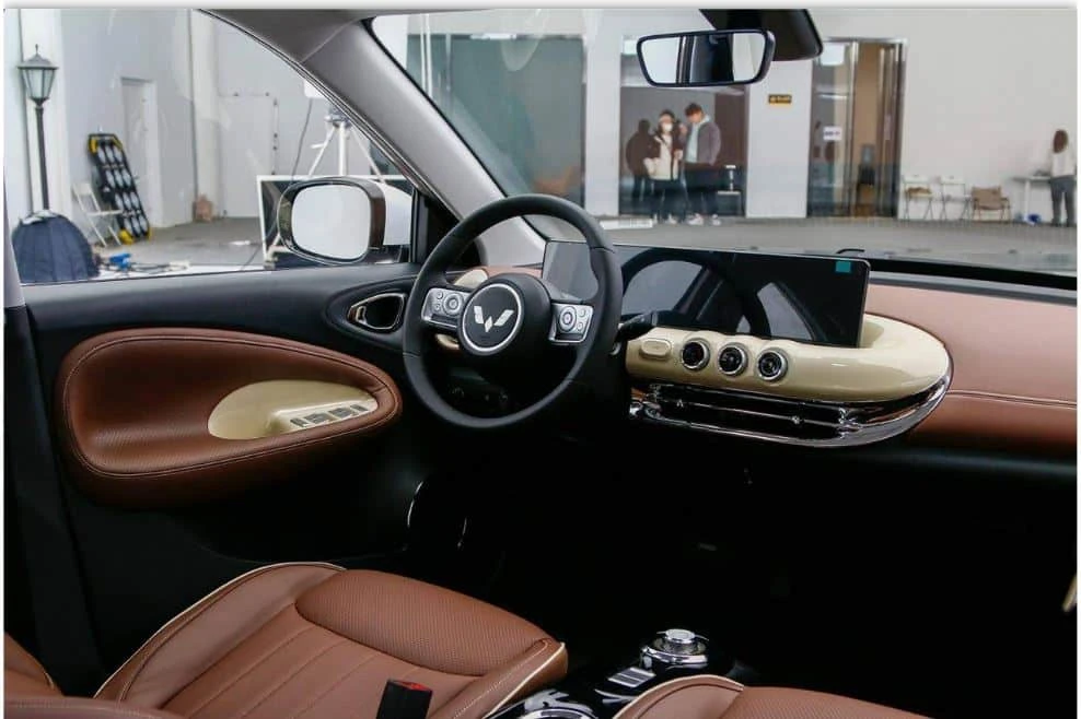 Nội thất bên trong xe. Ảnh: Carnewschina