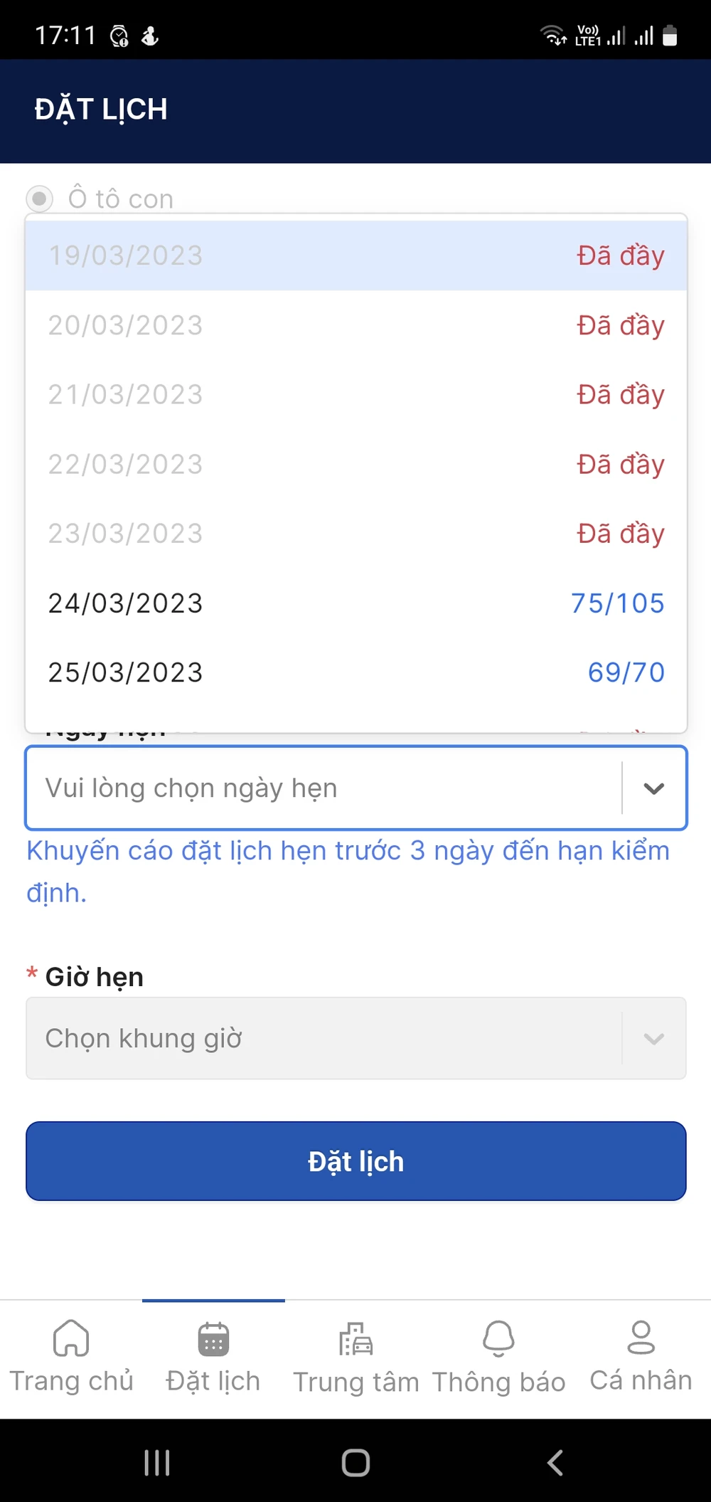 Tại TTĐK 50-05V cũng đầy xe đến ngày 5-4.