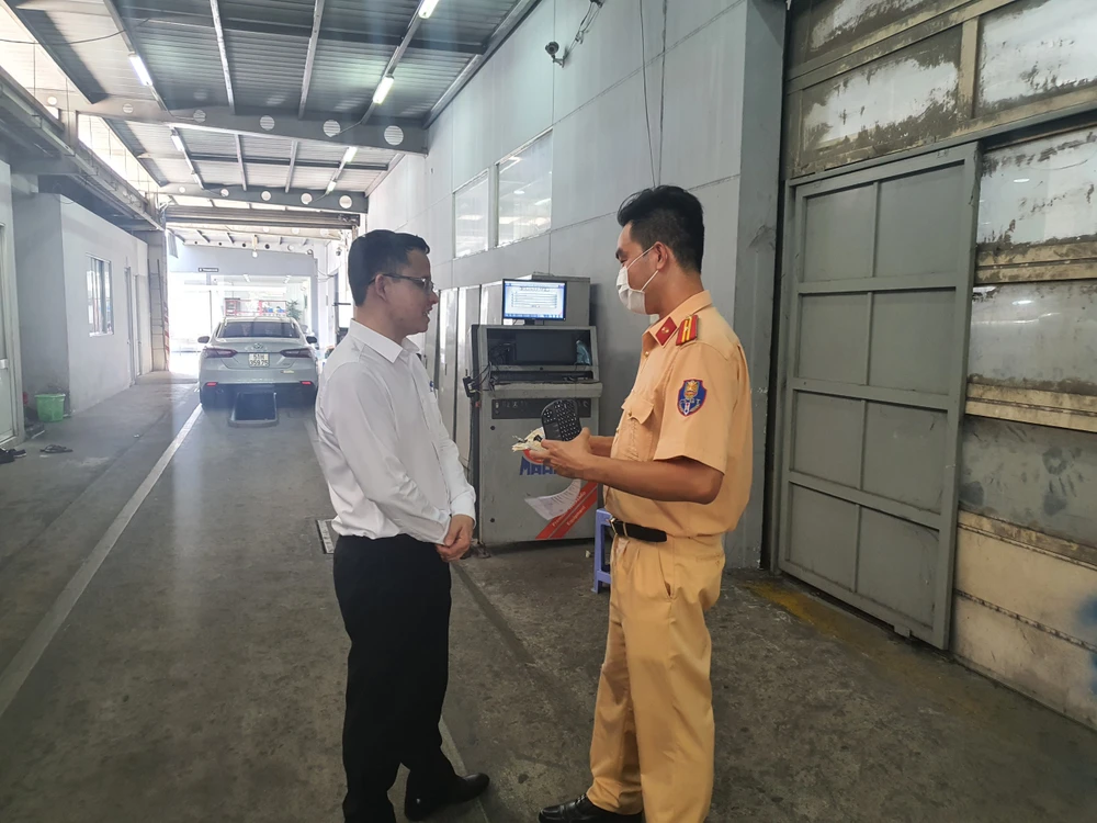 Trước đó, Cục phó Cục Đăng kiểm Việt Nam Nguyễn Vũ Hải cũng tham dự lễ xuất quân kiểm định viên quân sự phối hợp cùng Tổng cục Kỹ thuật (Bộ Quốc phòng) tổ chức. Ảnh: THY NHUNG