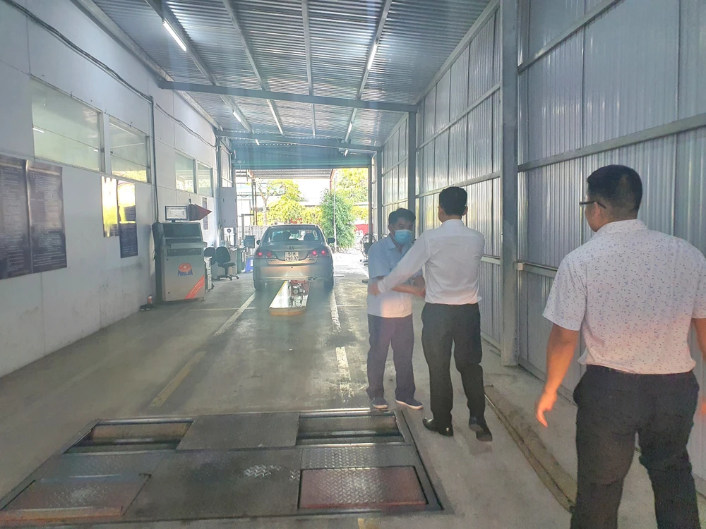 Ông Hải động viên tinh thần từng người mong mọi người cùng vượt qua thời gian khó khăn này. Ảnh: THY NHUNG