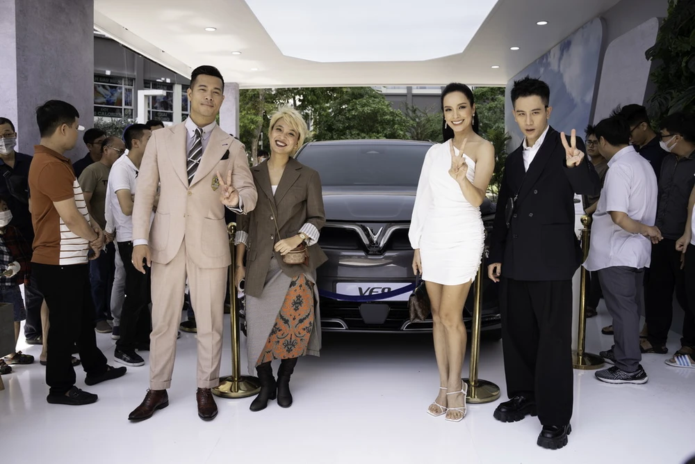 Ngày 27-3, lô VinFast VF 9 đầu tiên được bàn giao khách hàng.